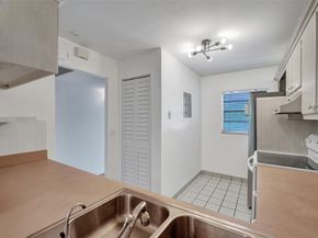 9470 Poinciana Pl 308, Davie FL 33324