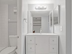 9470 Poinciana Pl 308, Davie FL 33324