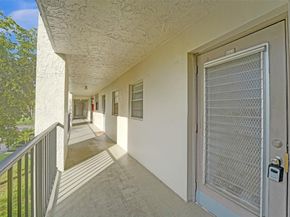 9470 Poinciana Pl 308, Davie FL 33324