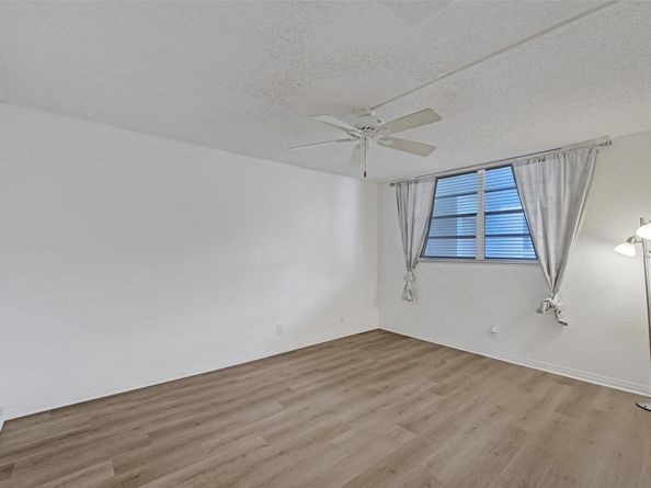 9470 Poinciana Pl 308, Davie FL 33324