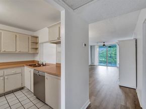 9470 Poinciana Pl 308, Davie FL 33324