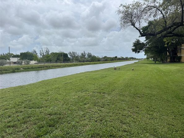 3013 N Oakland Forest Dr 106, Oakland Park FL 33309