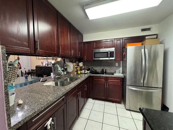 3013 N Oakland Forest Dr 106, Oakland Park FL 33309