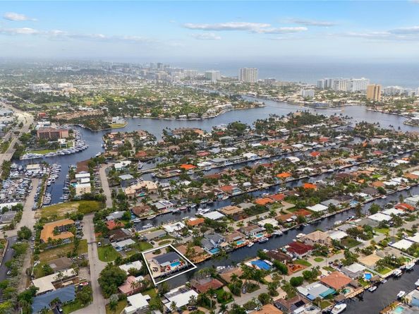 2228 SE 10th St, Pompano Beach FL 33062