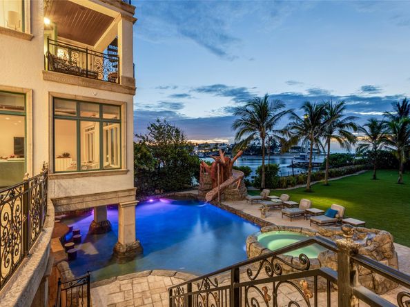 2306 Bay Dr, Pompano Beach FL 33062