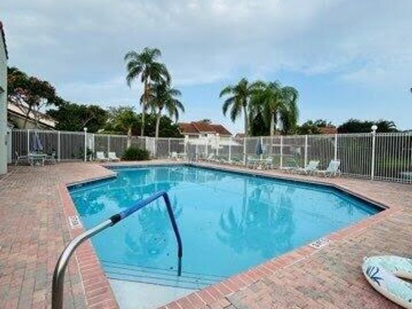 7624 Pinewalk Drive S 147, Margate FL 33063