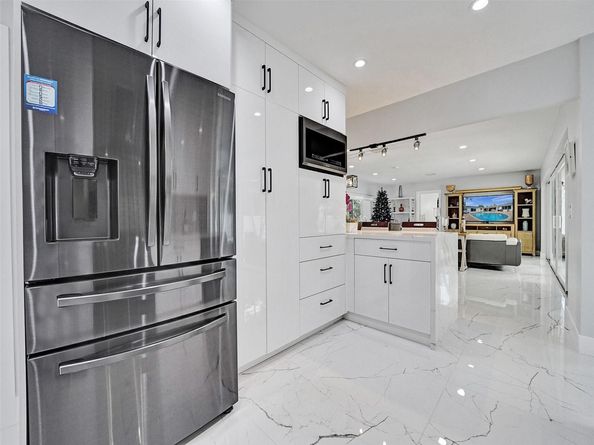 3204 Robbins Rd, Pompano Beach FL 33062