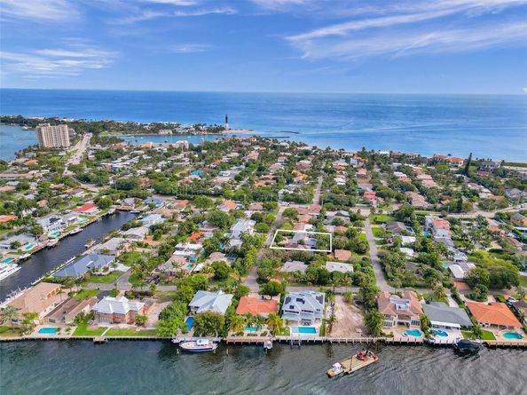 3204 Robbins Rd, Pompano Beach FL 33062