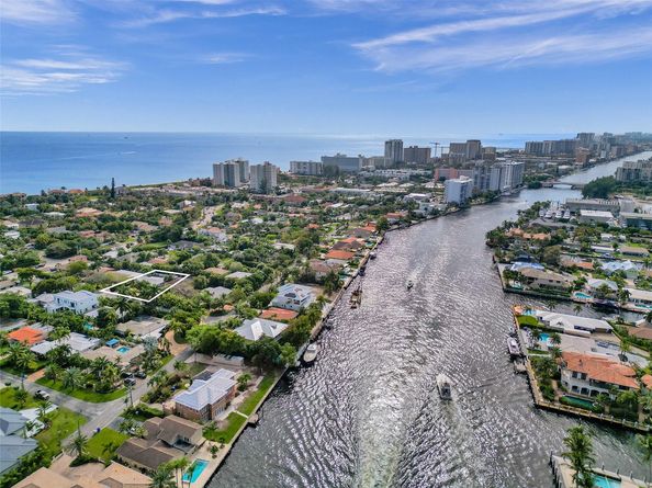 3204 Robbins Rd, Pompano Beach FL 33062