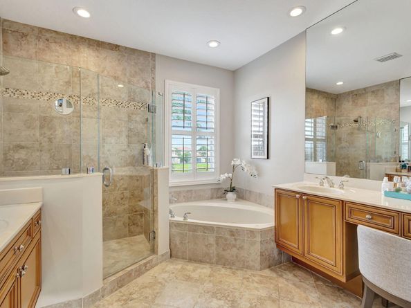 202 Isle Verde Way, Palm Beach Gardens FL 33418