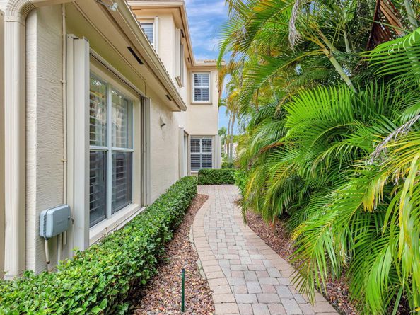 202 Isle Verde Way, Palm Beach Gardens FL 33418