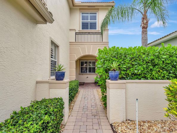 202 Isle Verde Way, Palm Beach Gardens FL 33418