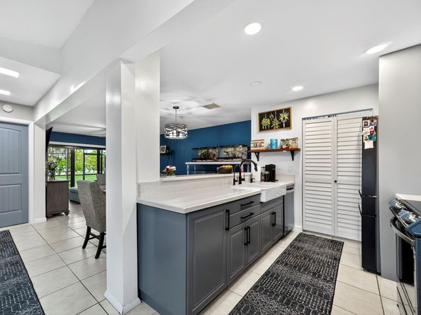 8009 NW 71st Ct, Tamarac FL 33321