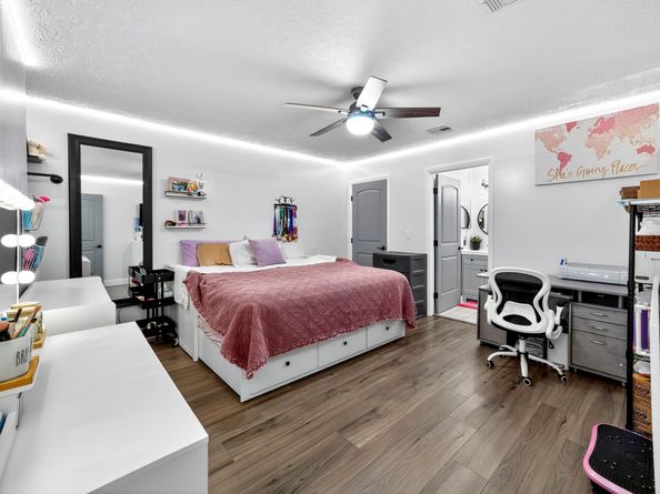 8009 NW 71st Ct, Tamarac FL 33321