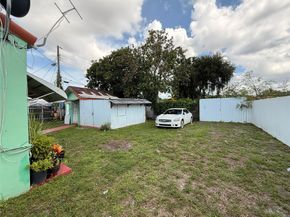 2377 NW 84th St, Miami FL 33147