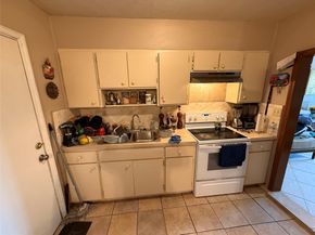 2377 NW 84th St, Miami FL 33147