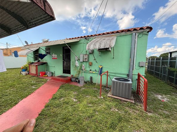 2377 NW 84th St, Miami FL 33147