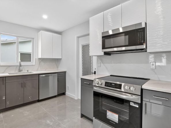 513 SW 18th Street, Boynton Beach FL 33426