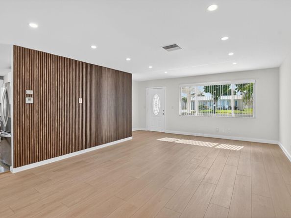 513 SW 18th Street, Boynton Beach FL 33426