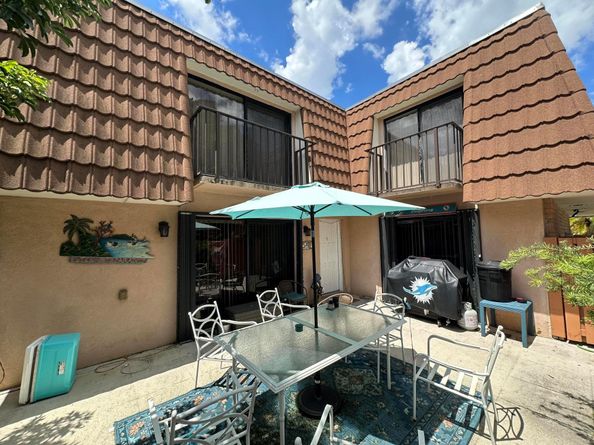 246 Charter Way, West Palm Beach FL 33407