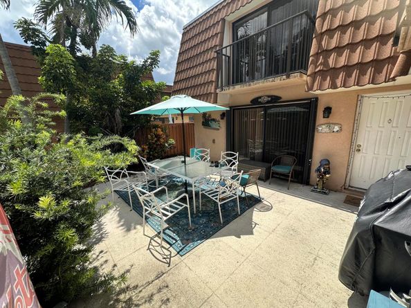 246 Charter Way, West Palm Beach FL 33407