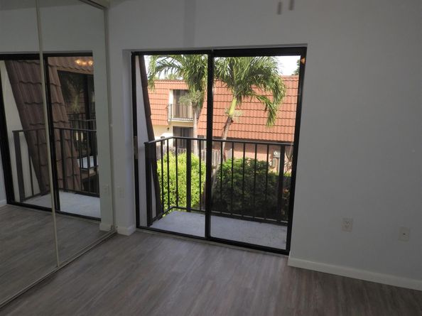 246 Charter Way, West Palm Beach FL 33407