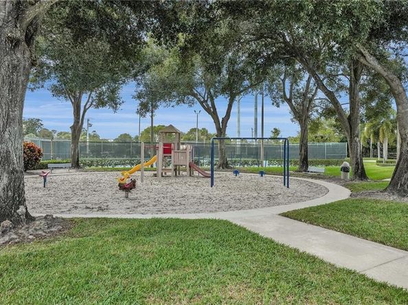 246 Charter Way, West Palm Beach FL 33407