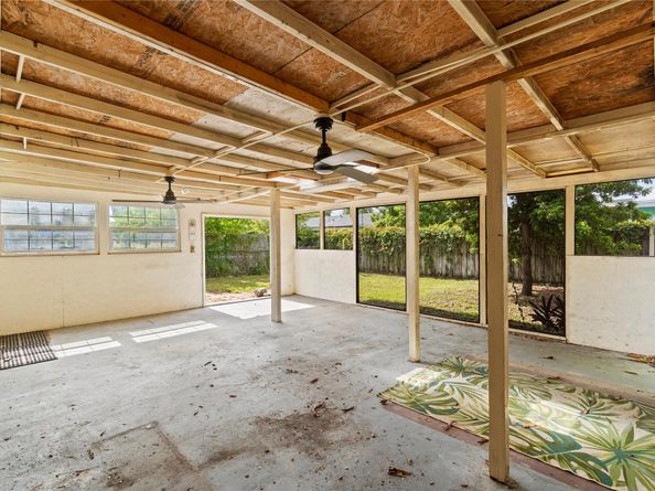 9700 NW 10th St, Pembroke Pines FL 33024