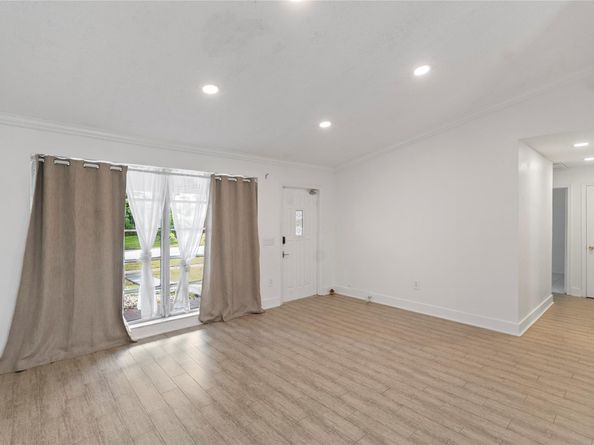 9700 NW 10th St, Pembroke Pines FL 33024