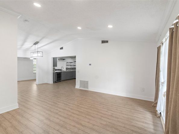 9700 NW 10th St, Pembroke Pines FL 33024