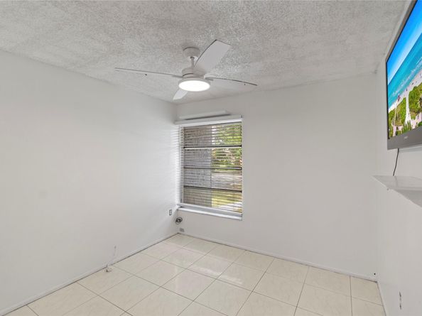 9700 NW 10th St, Pembroke Pines FL 33024