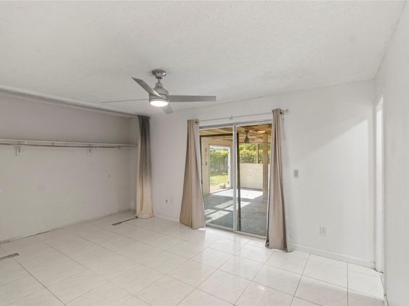 9700 NW 10th St, Pembroke Pines FL 33024