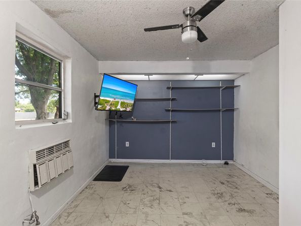 9700 NW 10th St, Pembroke Pines FL 33024
