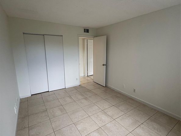 9033 Wiles Rd 202, Coral Springs FL 33067