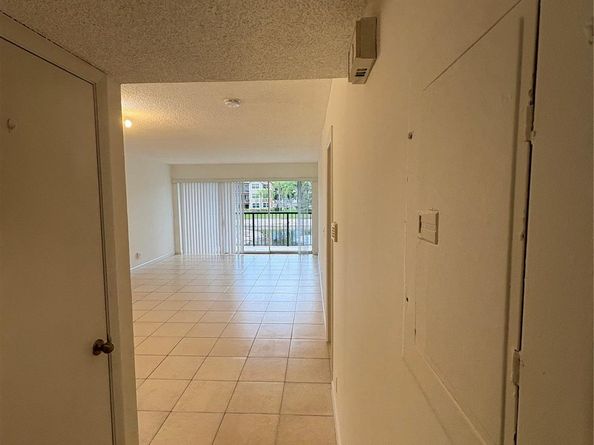 9033 Wiles Rd 202, Coral Springs FL 33067
