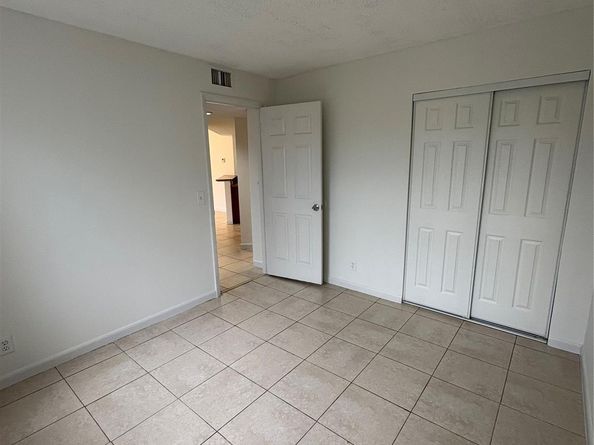 9033 Wiles Rd 202, Coral Springs FL 33067