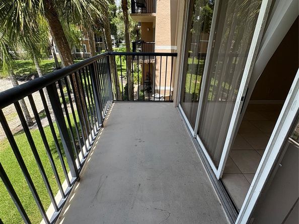 9033 Wiles Rd 202, Coral Springs FL 33067