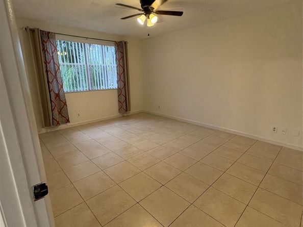 9033 Wiles Rd 202, Coral Springs FL 33067