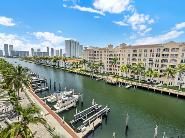 2950 NE 188th St 421, Aventura FL 33180