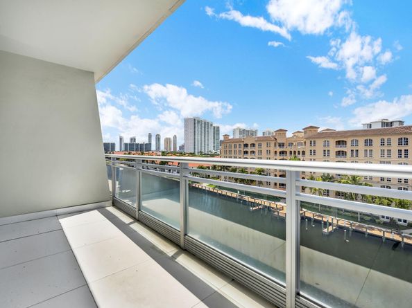 2950 NE 188th St 421, Aventura FL 33180