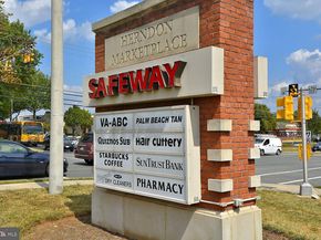 106 Meeting House Station Square, Herndon VA 20170