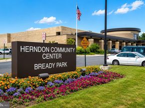 106 Meeting House Station Square, Herndon VA 20170