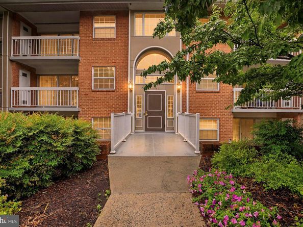 1923 Wilson Lane 201, Mclean VA 22102