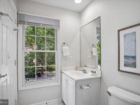 2422 14TH Street N, Arlington VA 22201