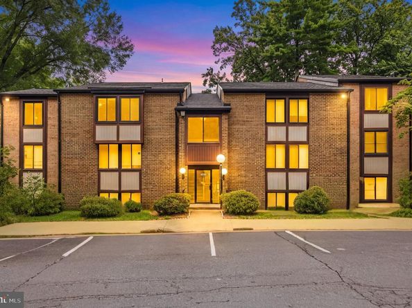 9715 Kings Crown Court 201, Fairfax VA 22031