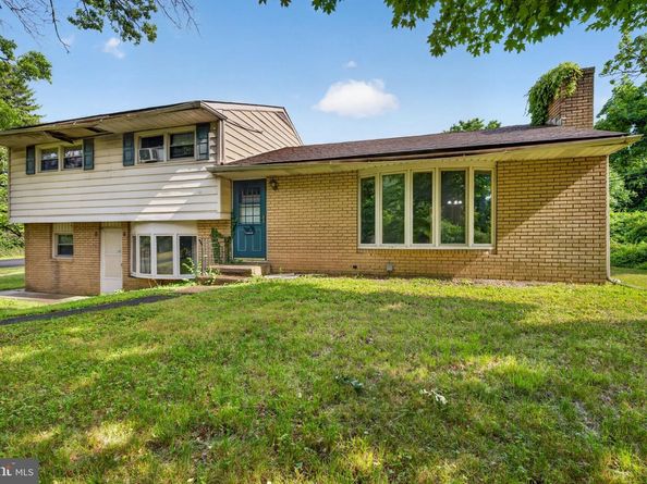 933 Big Oak Road, Yardley PA 19067