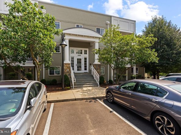 4089 S Four Mile Run Drive 402, Arlington VA 22204