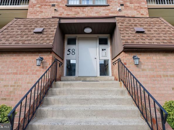 58102 Delaire Landing Road 102, Philadelphia PA 19114