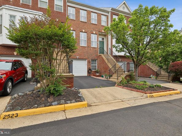 2525 James Madison Circle, Herndon VA 20171