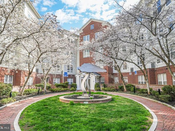 801 S Greenbrier Street 113, Arlington VA 22204